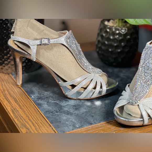 Antonio Melani silver diamond leather high heels size 10 - Picture 16 of 17